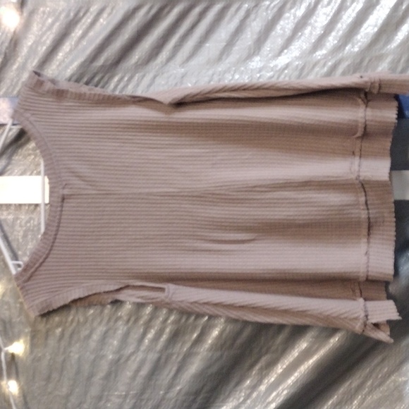 Gray Knit with layers - Picture 3 of 4